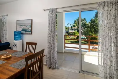 Image de New & Luxurious apartment steps from the beach