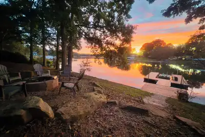 Image de New Listing! Lakefront Cabin | Lake Norman | Sleeps 10 | Large Deck | Kayaks!