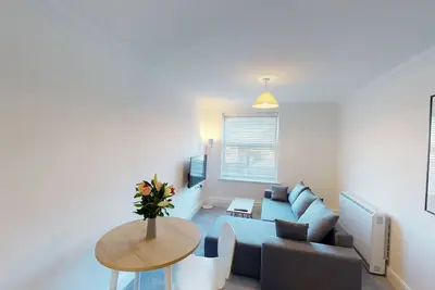 Image de K Suites - Modern 2 bed Apt w/ Free parking