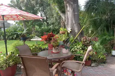 Image de Centrally located in the heart of Naples. Home away from home. Beautiful gardens