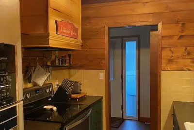 Image de Completely Remodeled Lake View House-Slip Included
