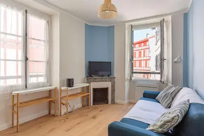 Image de Appartement rénové au cœur historique de Ciboure, proche commerces et plage