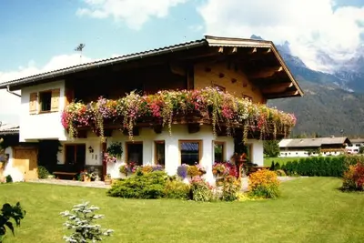 Image de Beautiful home with sauna, close to ski resorts and great base for hiking.