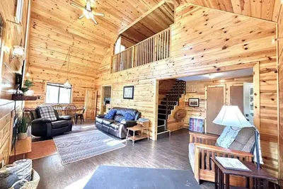 Image de Lookout Lane | Loft, Pet-friendly & Covered Deck