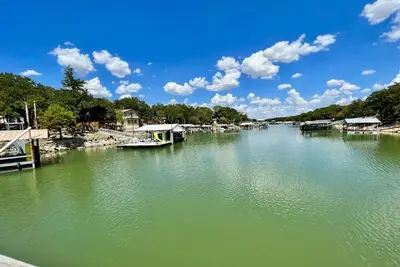 Image de Boat Tie-Up • Fish, Sit, Sip on the Dock