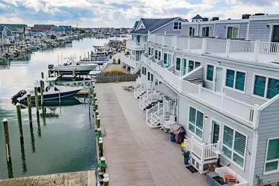 Image de Riv100-2 | Waterfront 3br 3ba w/ sun deck Ocean view, parking, sleeps 8