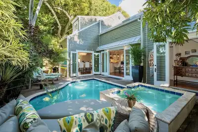 Image de **Angela’S Eclectic Gallery @ Solaris Hill** Exceptional Home & Pool + Last Key