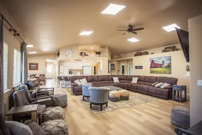 Image de Built w/ Love and Designed to Host & Entertain!