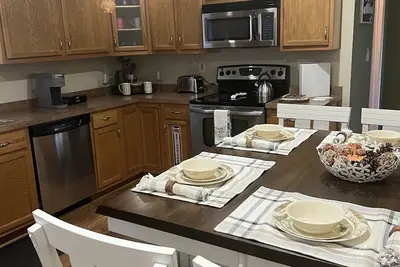 Image de Cozy Cottage minutes away from the Artpark, Fishing Pier, Niagara River,
