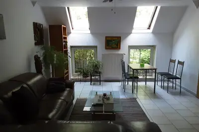 Image de Vacation apartment surrounded by deciduous forest and pasture