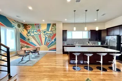 Image de Rooftop View - 3 Bd/3. 5ba | 2 Car Garage |5 Min Downtown