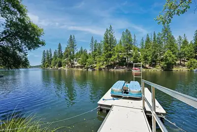 Image de The Big Easy - Lakefront Only 1 mile to Popular Marina Beach! by Yosemite Region Resorts