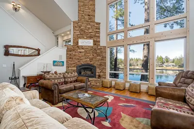 Image de Casa Cassaretto - This Beautiful Lakefront Home is Only 50 yards from Marina Beach by Yosemite Region Resorts