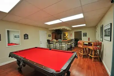 Image de Yosemite Villa - Only 0. 3 Miles from Lake Lodge Beach and Playground by Yosemite Region Resorts