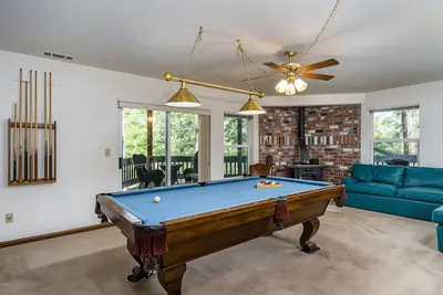 Image de Miner's Claim - Home with 2 Decks & Pool by Yosemite Region Resorts