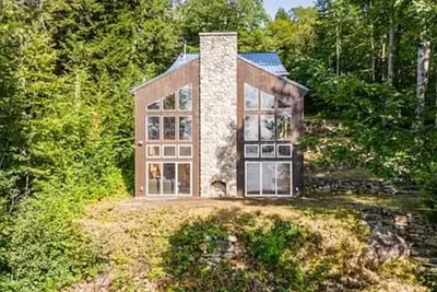 Image de Spacious Lodge with Private Waterfront on Great Moose Lake