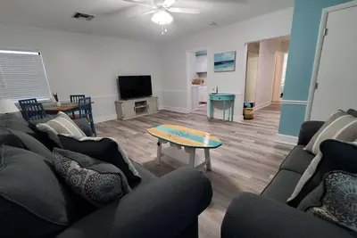 Image de The Salt Life! 10 steps to the beach!