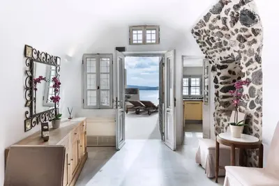 Image de Stunning Oia Villa | Santorini Ambassador Villa | Outdoor Private Cave Pool | Caldera View