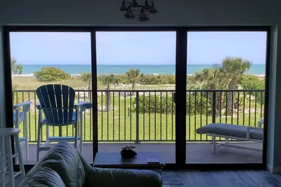 Image de Stunning Direct Oceanfront Condo Oasis - Watch Rocket Launches