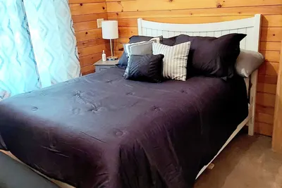 Image de Lovely 1bedroom fully furnished apartment. Free parking on site.