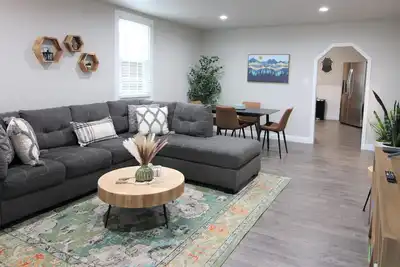 Image de Free Rv parking, Private home, dogs are welcome. Close to everything