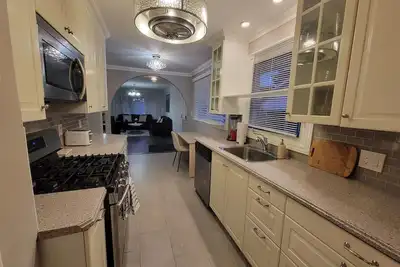 Image de The Canal House- 6 Bedrooms w/Fire Pit -5min walk to Canal / 5min drive-Downtown