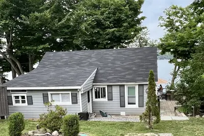 Image de Newly renovated cottage on Skaneateles lake with spectacular views!