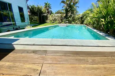 Image de 500m to beach and cafe scene with pool!