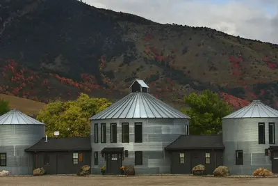 Image de Family size, unique stay in a grain bin minutes from Lava, golfing and swimming