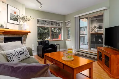 Image de Walk to Creekside Gondola – Cozy 1br Condo w/ Patio, Pool & Hot Tub Access