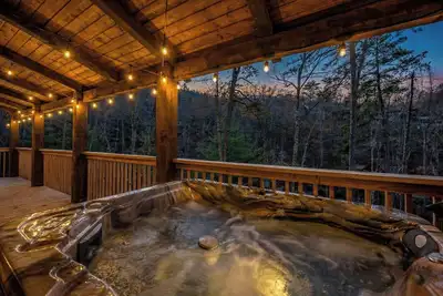 Image de Secluded Cabin Near Waterfall, Hiking, Private, Fireplace, HotTub, Shuffleboard