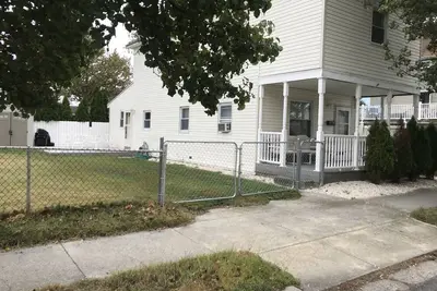 Image de 4. 5 blocks to beach. Huge yard