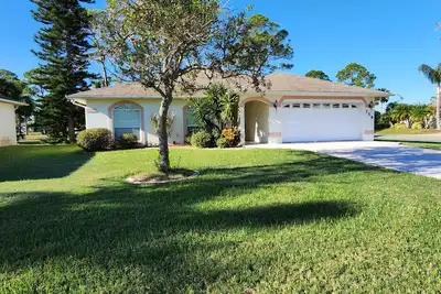 Image de Beautiful House overlooking Golf Course 10 min beach