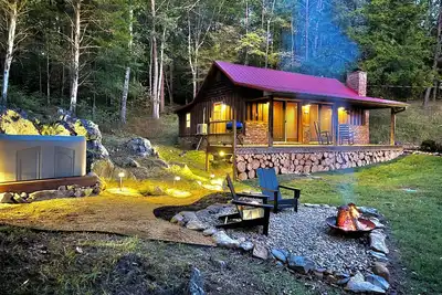 Image de Secluded Lake Front Lodge In Cosby - Your Ultimate Hideaway