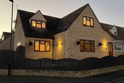 Image de Luxurious 4 Bed house with Hot Tub in the Cotswolds!