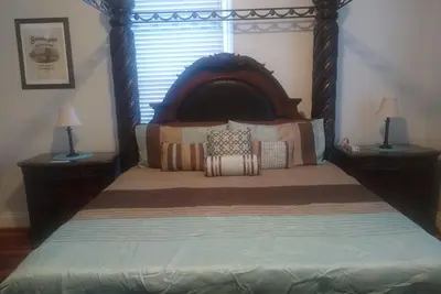 5 Minutes to Downtown Cincinnati in Beautiful Mainstrasse Village! !