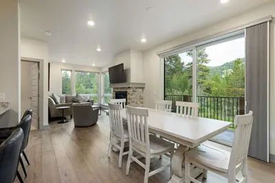 Image de Located in the Heart of Keystone with Private Balcony and Mountain Views!