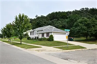 Image de Rose House-Spacious 4 Bdrm- 2 bath house -4 Miles from Mayo Clinic-St. Mary's