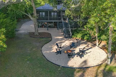 Image de 20% Off August! Bayfront, Pet Friendly Sleeps up to 8 with fishing dock!