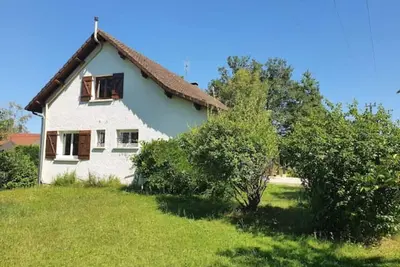 Image de Chambre avec salle de bain privée dans maison à la campagne