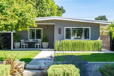 Image de Close to Downtown! Gorgeous MidCentury w/fire pit