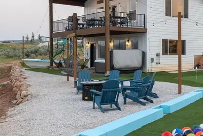 Image de On Hole 9 of Bear Lake Golf Course! Ideal Beach Access! Private Hot Tub. Sky Swings, and Ping Pong!