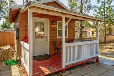 Hidden gem in green heaven, getaway to Bass Lake & Yosemite