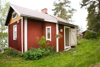 Image de Lakeside grandma's cottage with boat and shared sauna