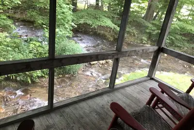 Image de Cabin 3 with beautiful view of Campbell Creek, 2 Bedroom 1 Bath