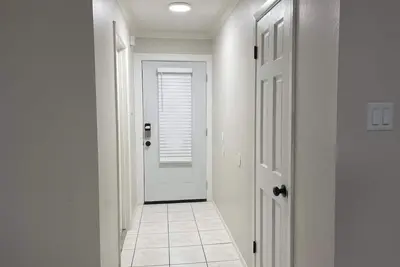 Image de ❤Cheerful & Comfy ~ Fireplace ~ Backyard ~ Parking