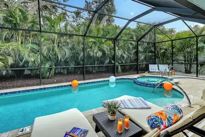 Image de Near Siesta Key | Palm-Lined Pool & Spa Retreat in Sarasota