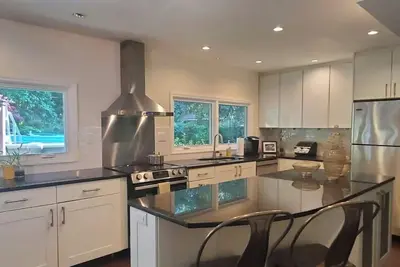 Image de Beautiful Island Home with hot tub