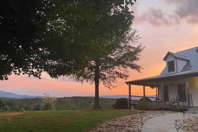Image de Hilltop House at Serenity Ridge, Private Hot Tub + Breathtaking Sunset Views
