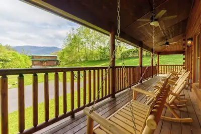 Image de Campfire Memories-Theater Room, Firepit, Hot Tub, Arcade, & Nine Hole Putt Putt